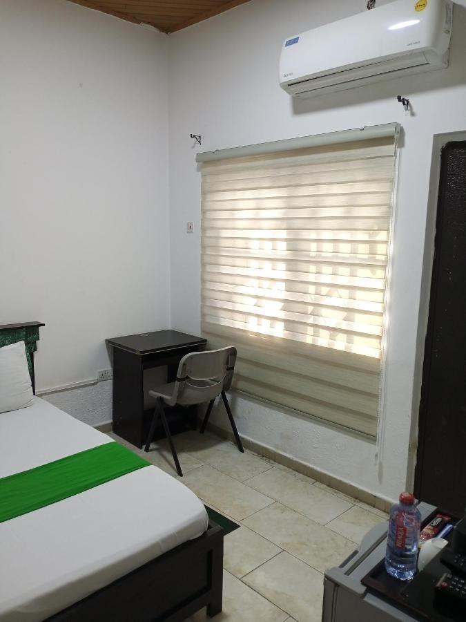 Hgl Guest House Ист-Легон Экстерьер фото